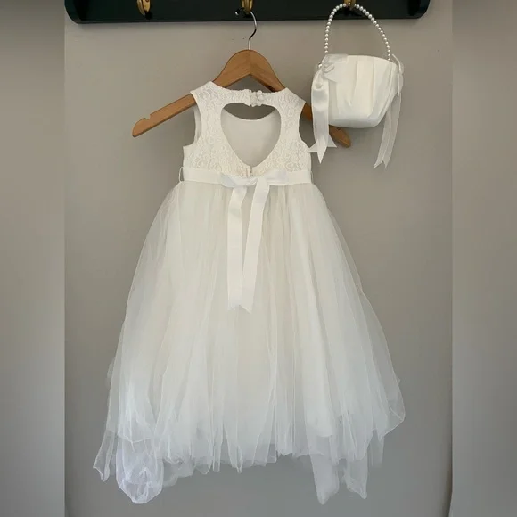 David’s Bridal flower girl dress style RK1368 size 2T soft white basket included - Picture 2 of 10